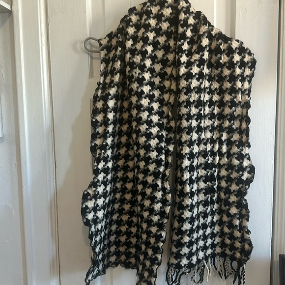 Scarf (believe it’s wool) - Picture 1 of 13